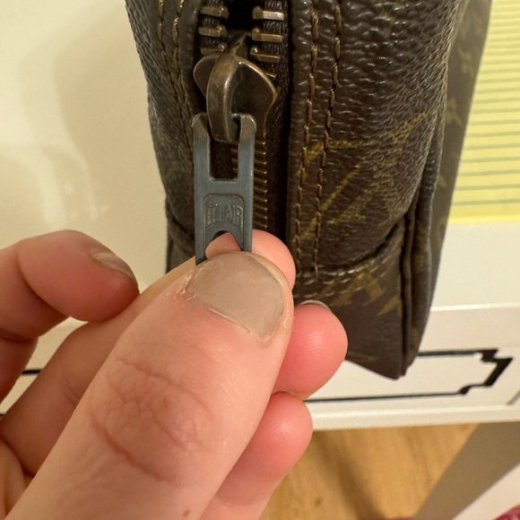 Vintage Louis Vuitton makeup bag - Picture 9 of 10